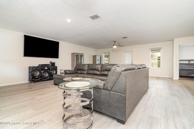 5651 Travis Street, Mims, FL 32754