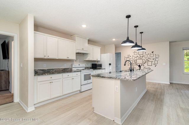 5651 Travis Street, Mims, FL 32754