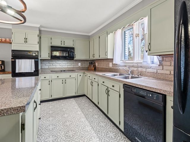 49 Cook St, Boylston, MA 01505