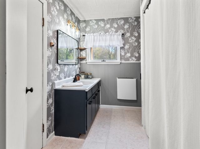 49 Cook St, Boylston, MA 01505
