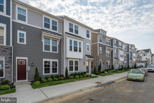 9211 FORKLEAF OAK DR, Fredericksburg, VA 22407