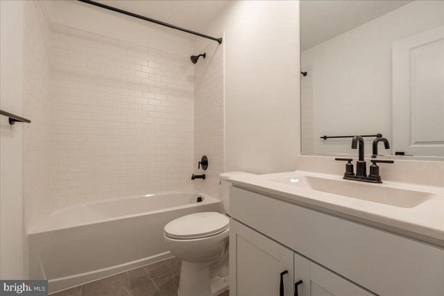 9211 FORKLEAF OAK DR, Fredericksburg, VA 22407