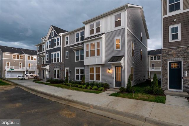 9211 FORKLEAF OAK DR, Fredericksburg, VA 22407