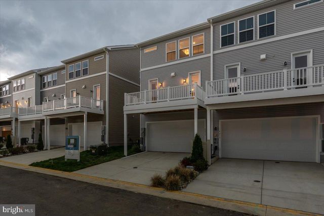 9211 FORKLEAF OAK DR, Fredericksburg, VA 22407