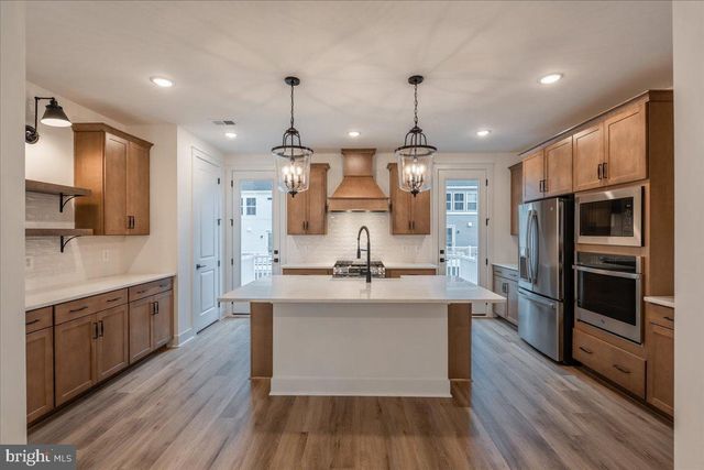 9211 FORKLEAF OAK DR, Fredericksburg, VA 22407