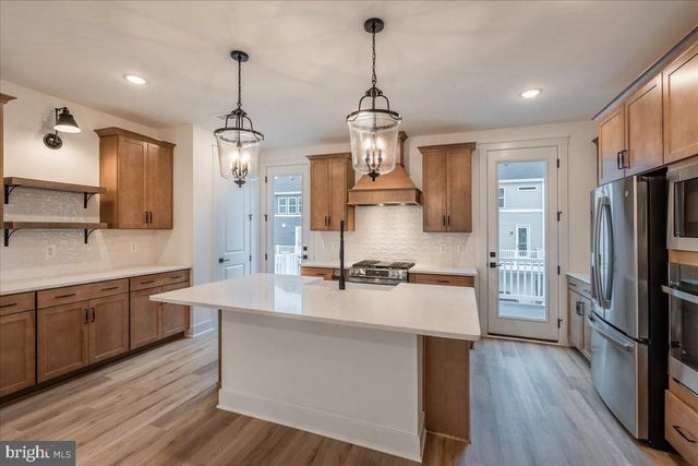 9211 FORKLEAF OAK DR, Fredericksburg, VA 22407