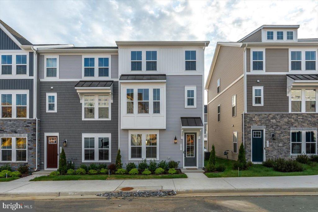 9211 FORKLEAF OAK DR, Fredericksburg, VA 22407
