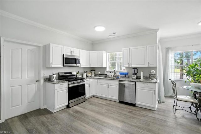 8 Compass CT, Portsmouth, VA 23703