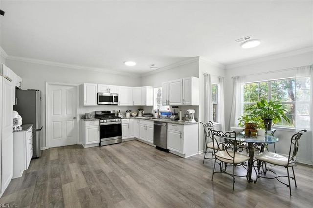 8 Compass CT, Portsmouth, VA 23703