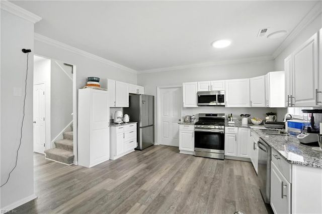 8 Compass CT, Portsmouth, VA 23703