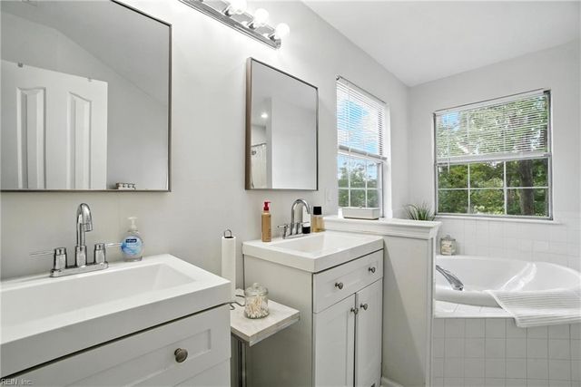 8 Compass CT, Portsmouth, VA 23703