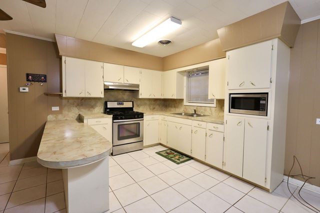 434 St Louis St, Raceland, LA 70394