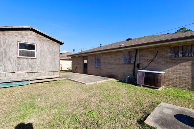 434 St Louis St, Raceland, LA 70394