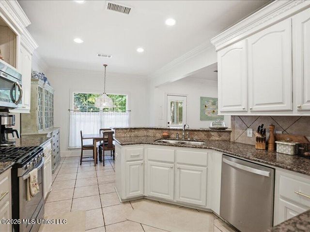 202 Fairway Lane, Madison, MS 39110