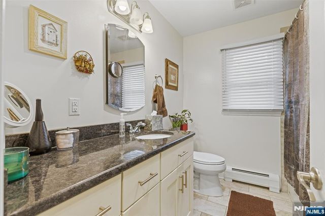 326 Ramapo Valley Road, Oakland, NJ 07436