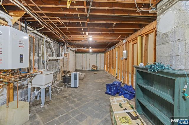326 Ramapo Valley Road, Oakland, NJ 07436
