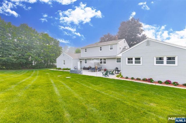 326 Ramapo Valley Road, Oakland, NJ 07436