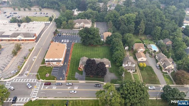 326 Ramapo Valley Road, Oakland, NJ 07436