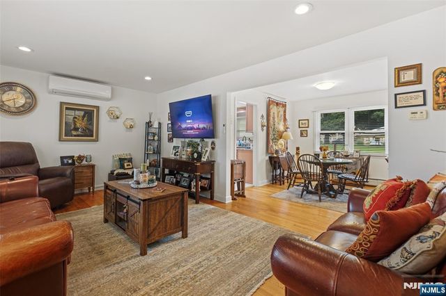 326 Ramapo Valley Road, Oakland, NJ 07436