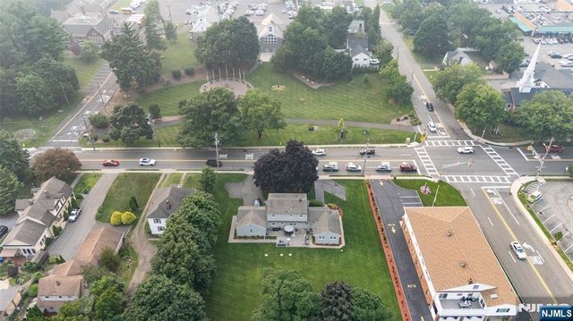 326 Ramapo Valley Road, Oakland, NJ 07436