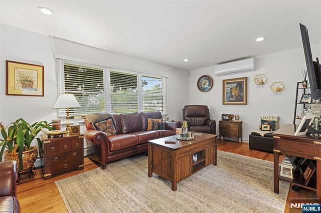 326 Ramapo Valley Road, Oakland, NJ 07436
