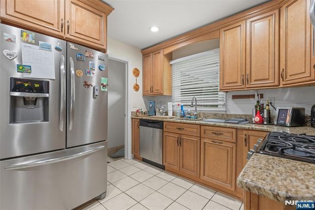 326 Ramapo Valley Road, Oakland, NJ 07436