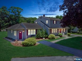 326 Ramapo Valley Road, Oakland, NJ 07436
