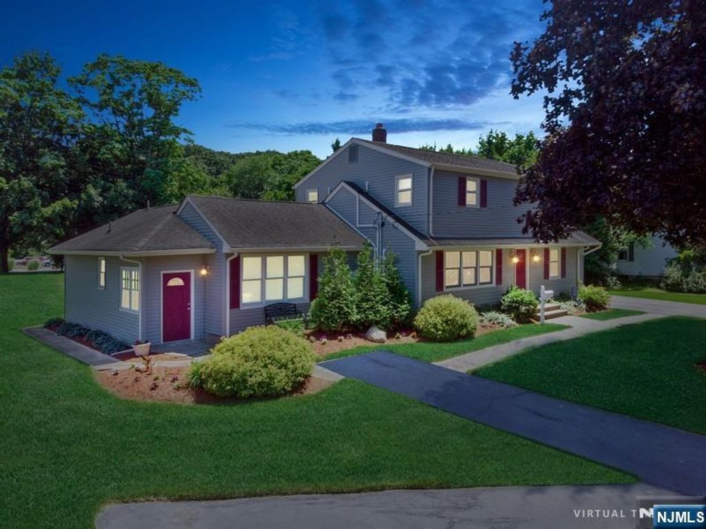 326 Ramapo Valley Road, Oakland, NJ 07436