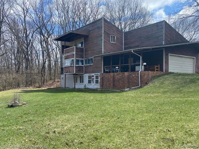 8899 Dwyer Road, Howell, MI 48855