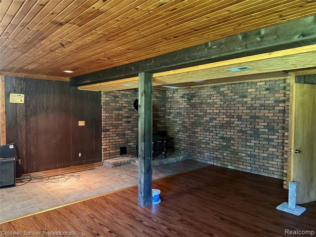 8899 Dwyer Road, Howell, MI 48855