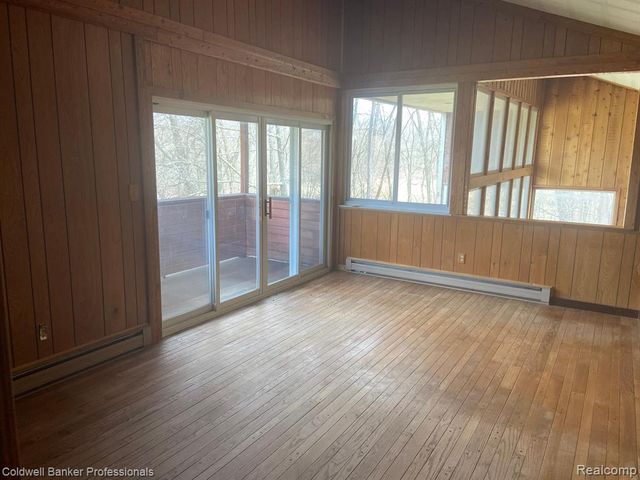 8899 Dwyer Road, Howell, MI 48855