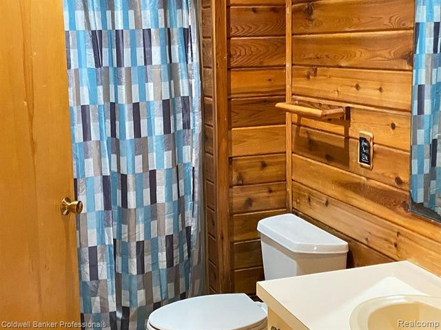 8899 Dwyer Road, Howell, MI 48855