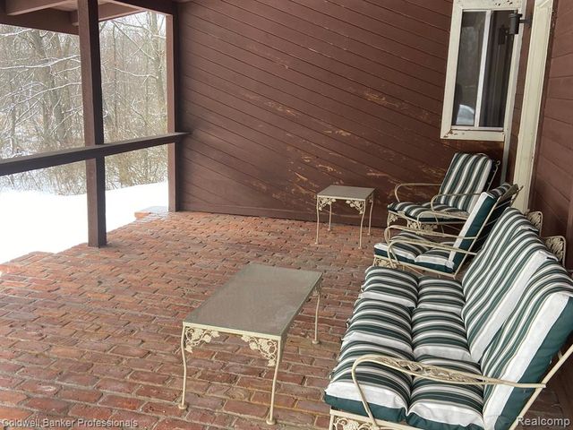 8899 Dwyer Road, Howell, MI 48855