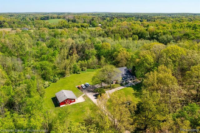 8899 Dwyer Road, Howell, MI 48855