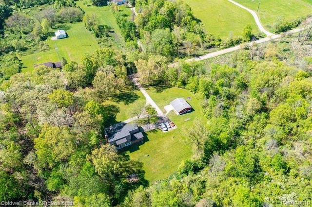 8899 Dwyer Road, Howell, MI 48855