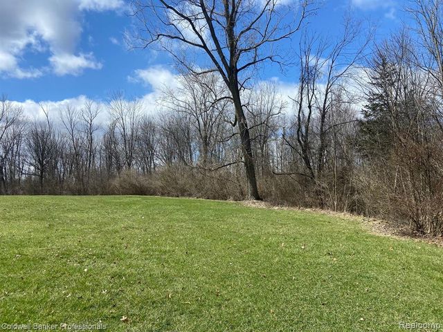 8899 Dwyer Road, Howell, MI 48855