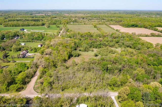 8899 Dwyer Road, Howell, MI 48855