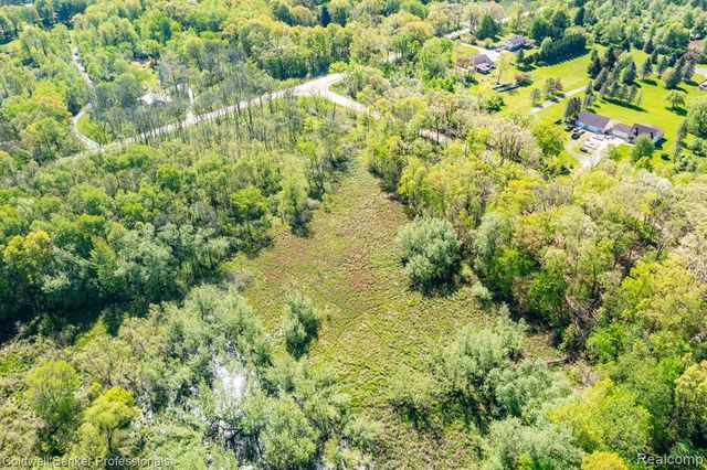 8899 Dwyer Road, Howell, MI 48855