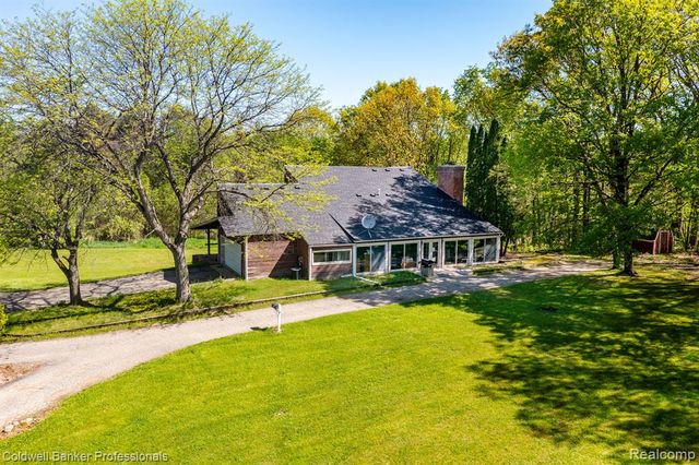 8899 Dwyer Road, Howell, MI 48855