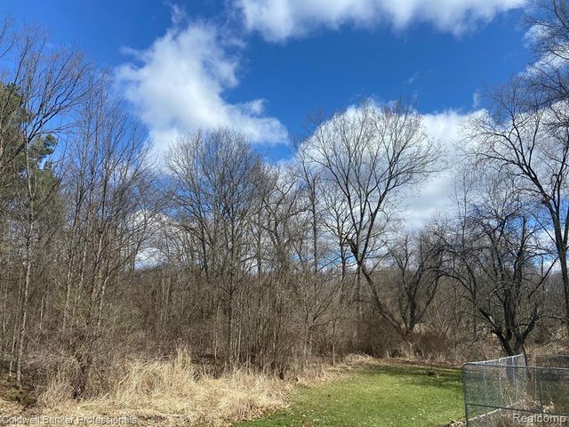 8899 Dwyer Road, Howell, MI 48855