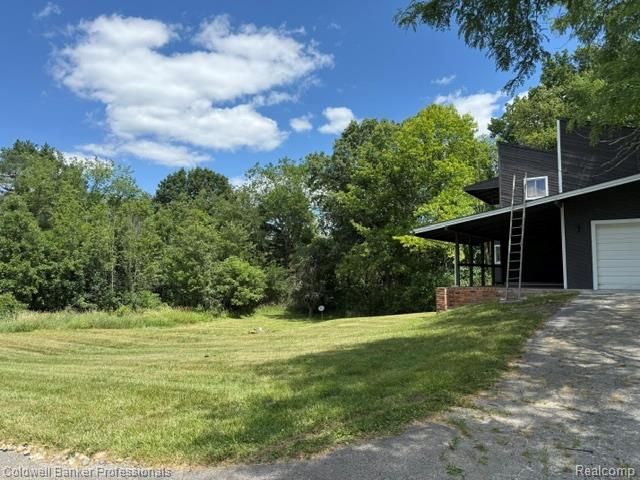 8899 Dwyer Road, Howell, MI 48855