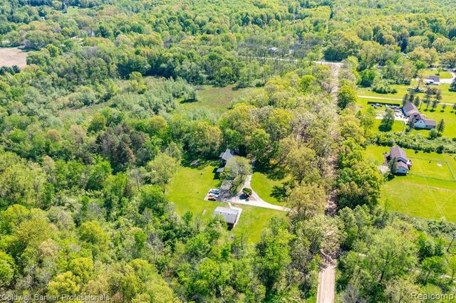 8899 Dwyer Road, Howell, MI 48855