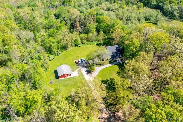 8899 Dwyer Road, Howell, MI 48855