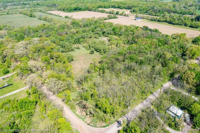 8899 Dwyer Road, Howell, MI 48855
