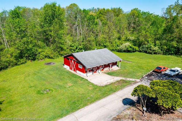 8899 Dwyer Road, Howell, MI 48855