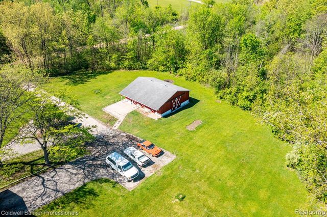 8899 Dwyer Road, Howell, MI 48855