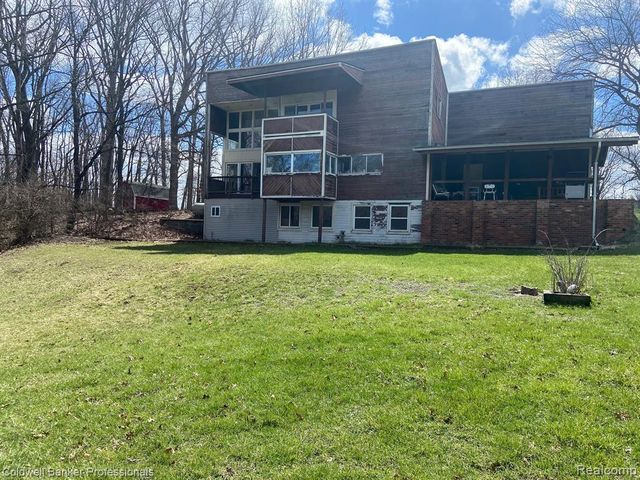 8899 Dwyer Road, Howell, MI 48855
