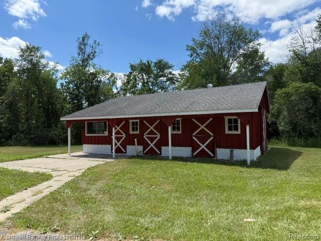 8899 Dwyer Road, Howell, MI 48855