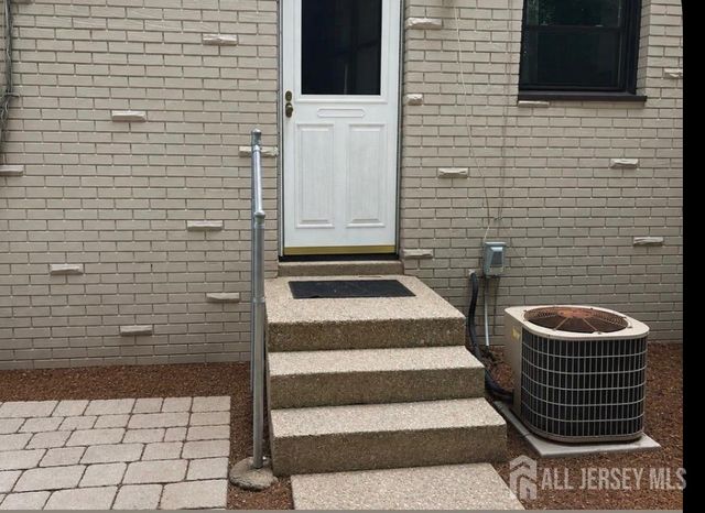 34 Kate Lane, Metuchen, NJ 08840
