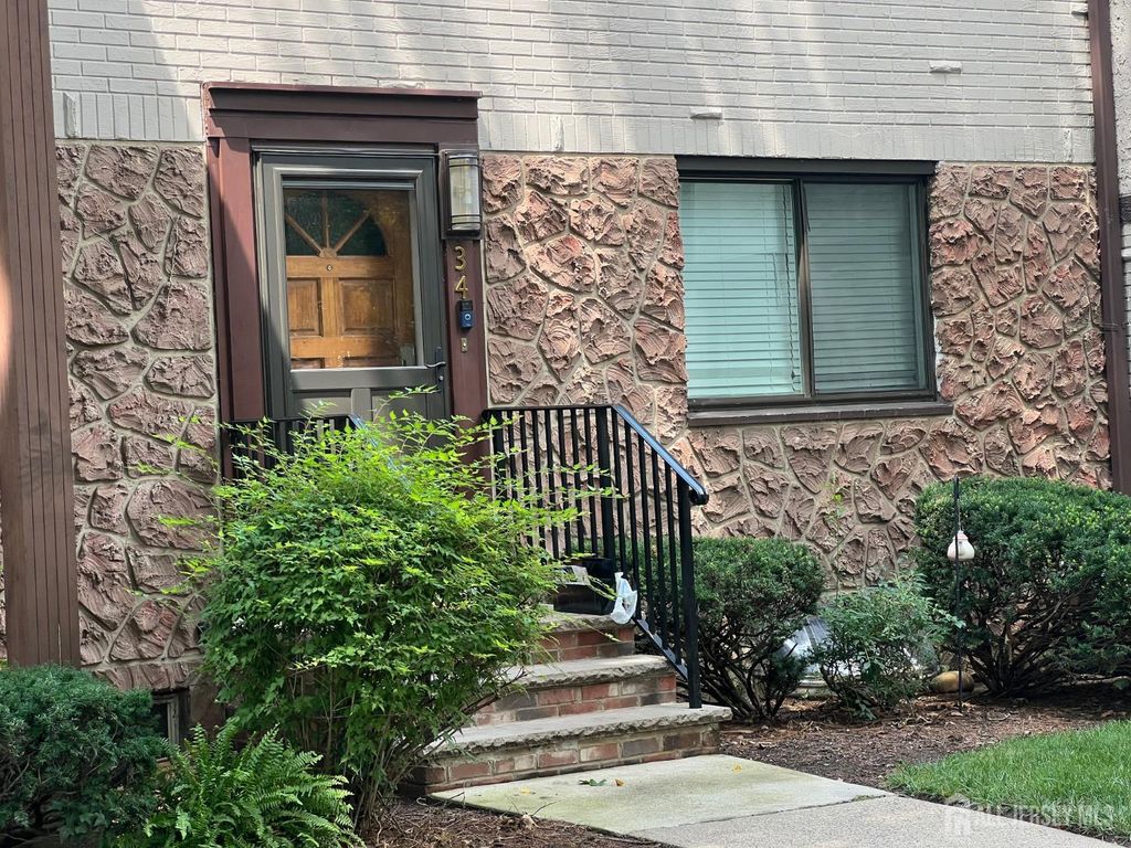 34 Kate Lane, Metuchen, NJ 08840